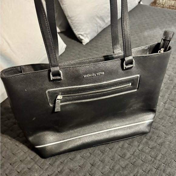 Michael Kors Handbags - Michael Kors Elegant Black Handbag